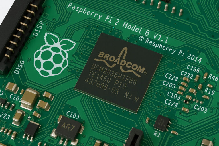 Broadcom 200G Co-Packaged Optics technology powering high-speed AI data centers with energy-efficient optical networking