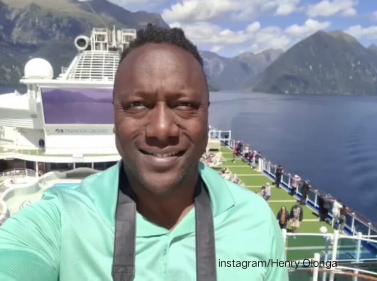 Henry Olonga bowling against Sachin Tendulkar during 1998 Sharjah Coca-Cola Cup - Henry Olonga life story